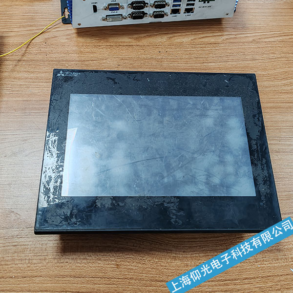 MITSUBISHI三菱觸摸屏啟動觸摸屏便無響應黑屏維修-24小時響應